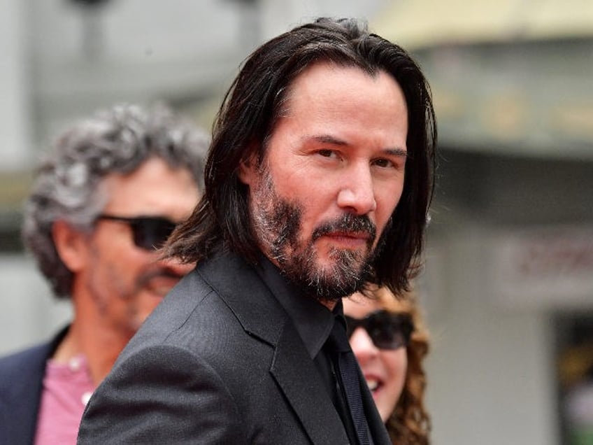 video keanu reeves shoots multiple guns some off hand with deadly precision