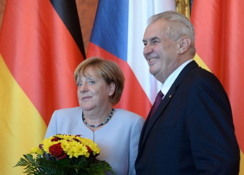 video merkel assassination attempt after protests during czech visit