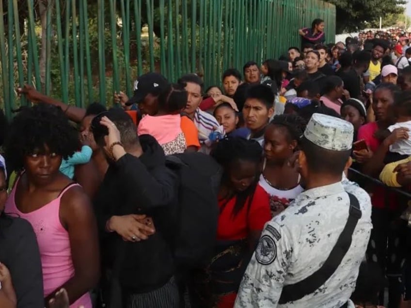 video migrants force their way into mexican government building demanding travel documents