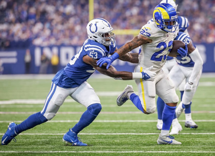 video nfl linebacker shaq leonard still shows up to hand out turkeys on the day colts cut him