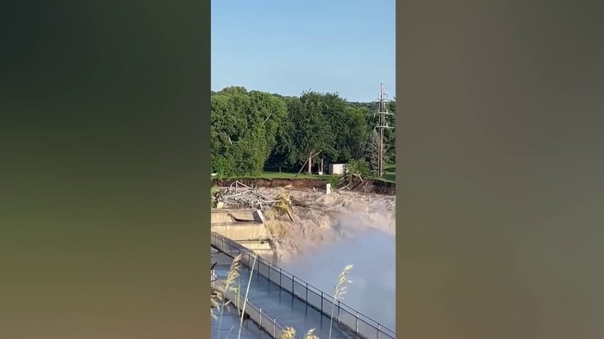 Rapidan-Dam with water rushing around it