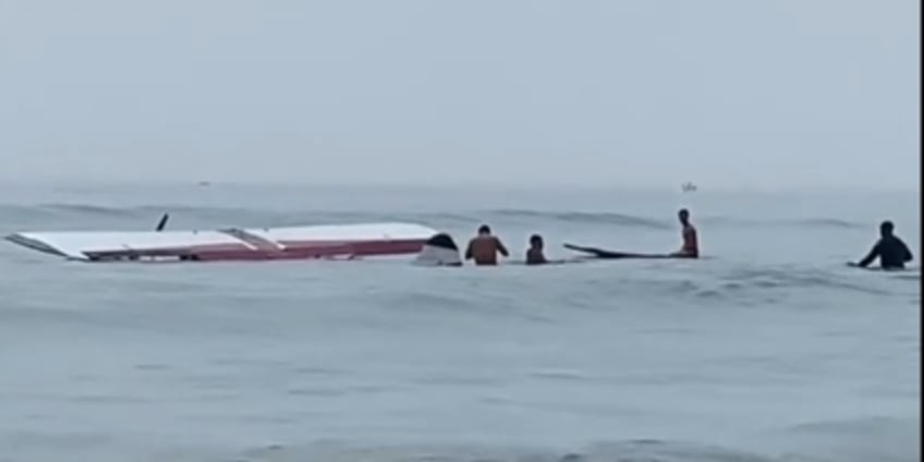 video shows plane that crashed at new hampshire beach being pulled out of waves