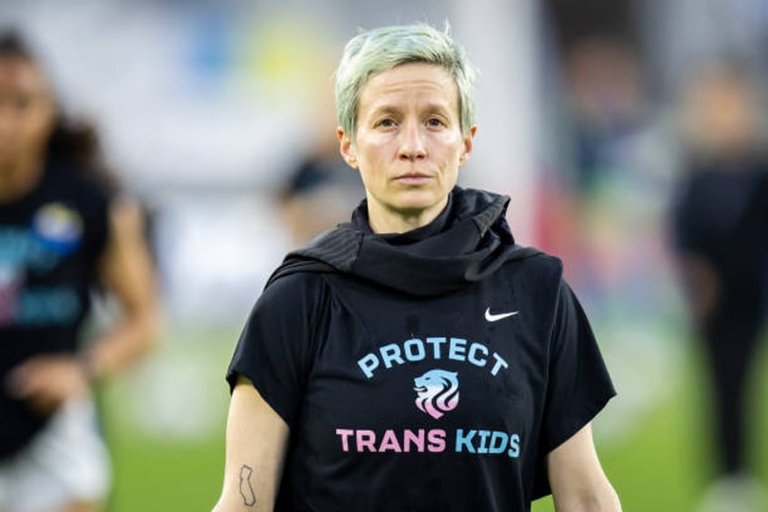 video sue bird claims megan rapinoe knelt in protest because she loves america