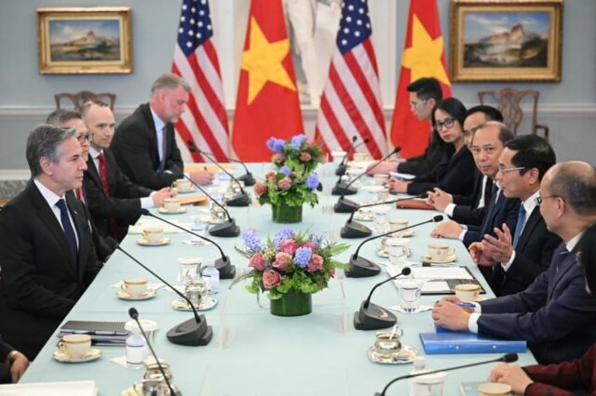 Vietnamese Foreign Minister Bui Thanh Son (third on right) speaks during a meeting with US
