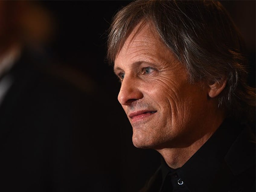 viggo mortensen goes never hillary if you want a woman vote jill stein