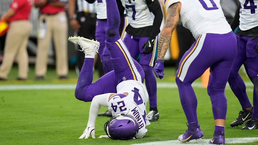 Camryn Bynum celebrates TD