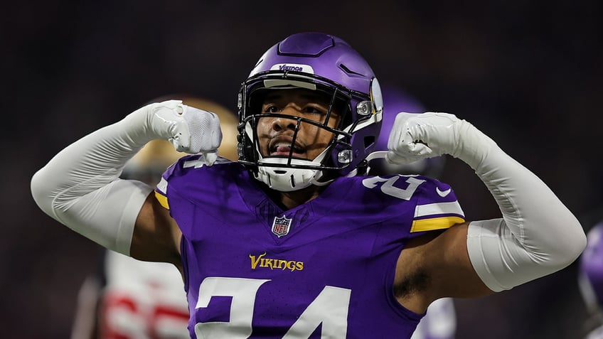 vikings camryn bynum asks for visa help for wife stuck in philippines during post game interview