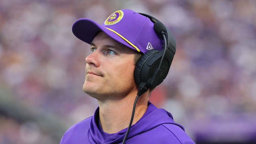 Kevin OConnell looks on during a Vikings game