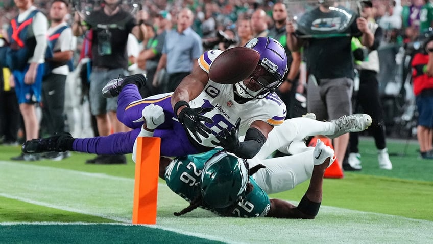 vikings justin jefferson fumbles into end zone for touchback as nfl rule enrages fans