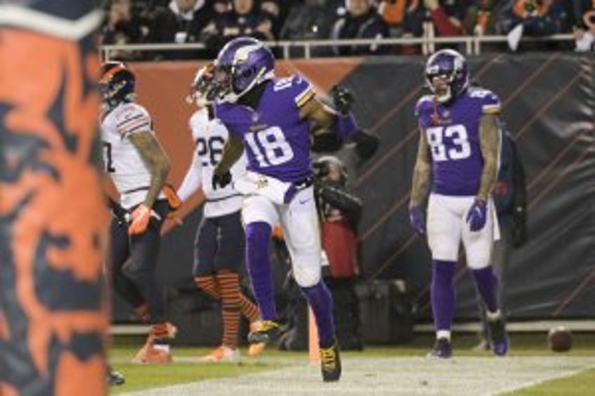 Vikings' Justin Jefferson pays tribute to Randy Moss after TD vs. Bears