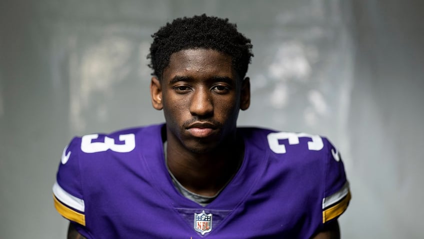 vikings rookie jordan addison cited for reckless driving after going 140 mph police
