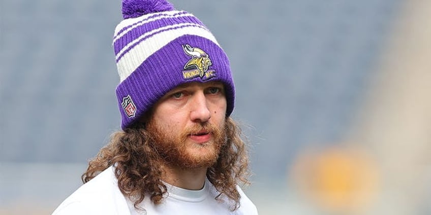 vikings tj hockenson cites ear infection for training camp absence messing with my equilibrium