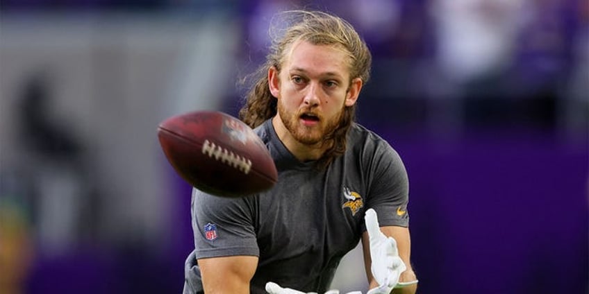 vikings tj hockenson cites ear infection for training camp absence messing with my equilibrium