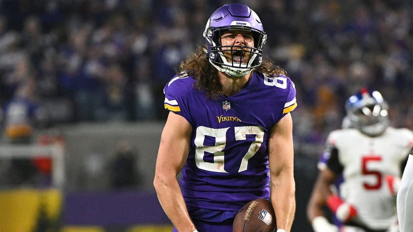 vikings tj hockenson inks record breaking 685 million deal