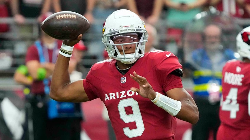 vikings trade for cardinals quarterback josh dobbs after kirk cousins season ending injury