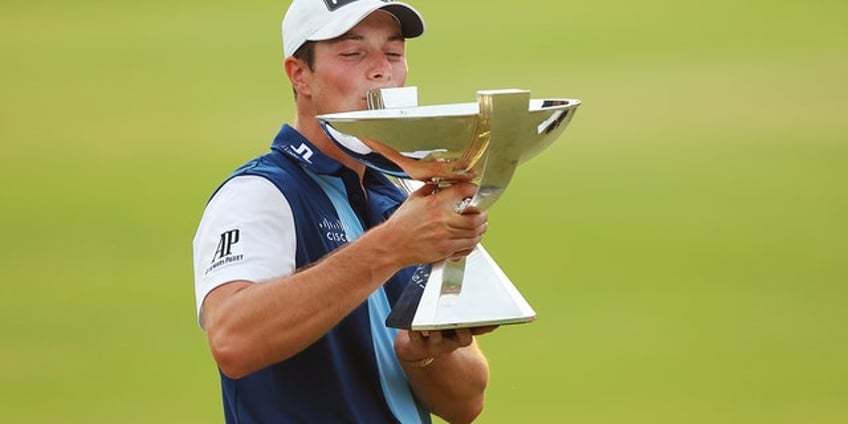 viktor hovland secures pga tours fedex cup after winning tour championship by 5 strokes