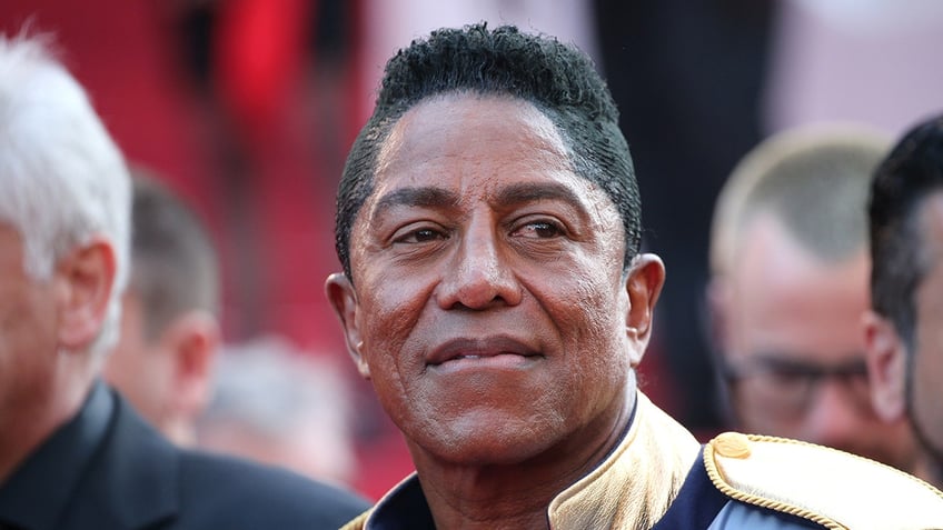 Jermaine Jackson walks red carpet wearing ornate coat