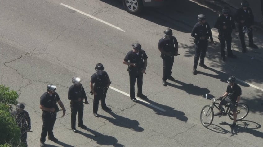 police riot gear synagogue