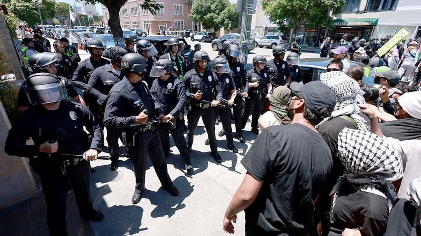 la synagogue riot gear