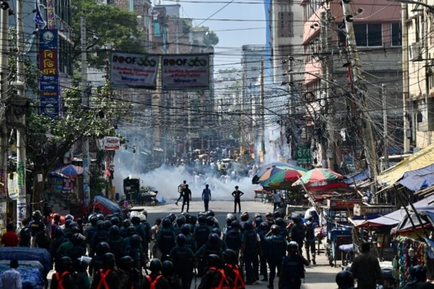 violent bangladesh garment protests shut hundreds of factories