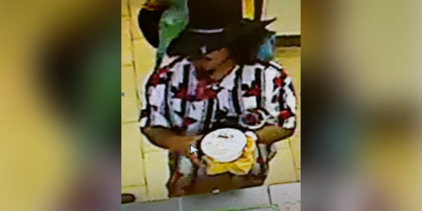 virginia bird bandit wanted after robbing victim at knifepoint while parrots sat on hat shoulder police