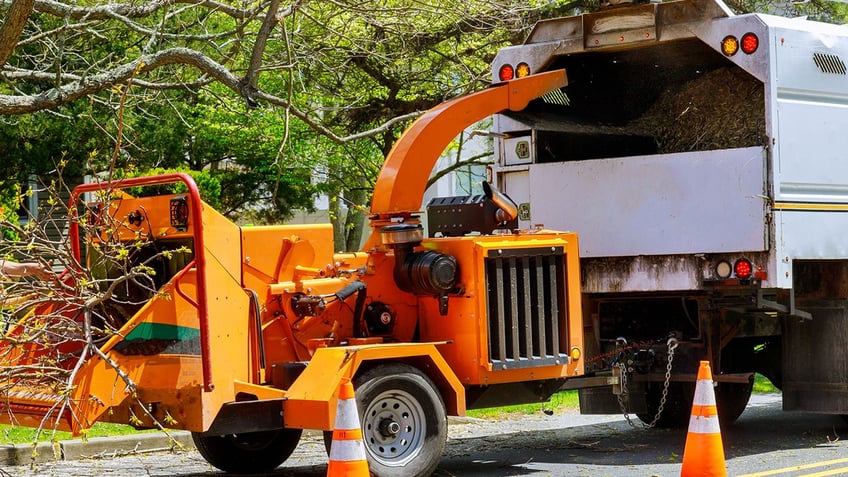 virginia man dies after being pulled headfirst into woodchipper report