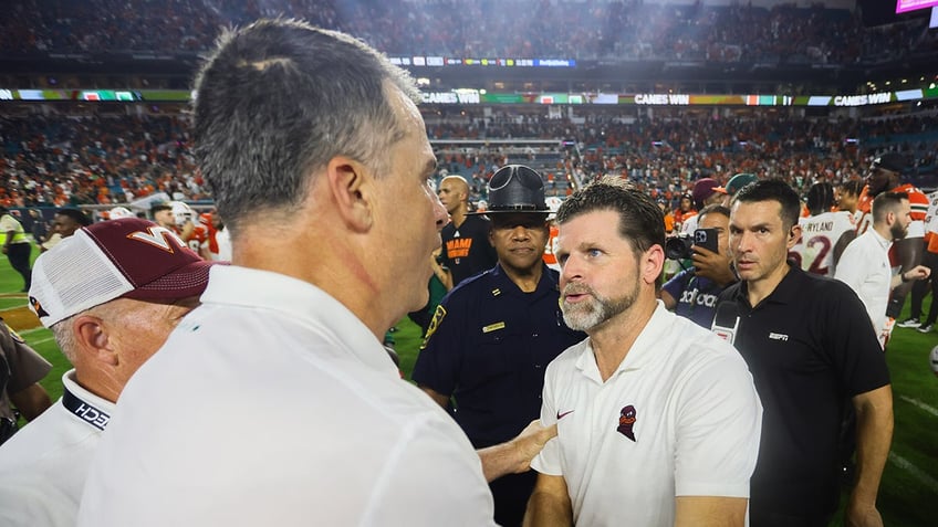 Brent Pry shakes hands with coach Mario Cristobal