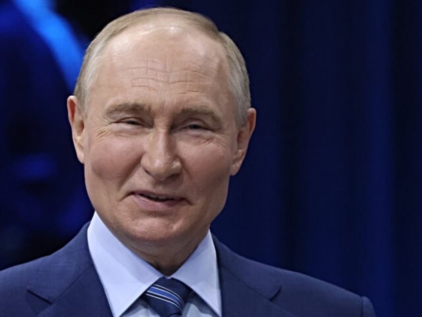 MOSCOW, RUSSIA - JULY 8 (RUSSIA OUT) Russian President Vladimir Putin smiles during his me