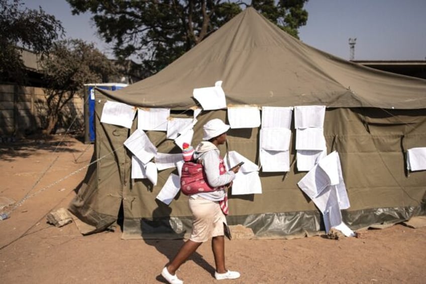 voting enters second day in zimbabwe polls amid fraud fears