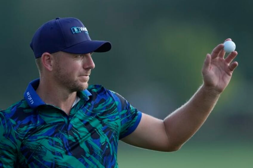 wallace birdies the entire back 9 in dubai and leads european tour finale