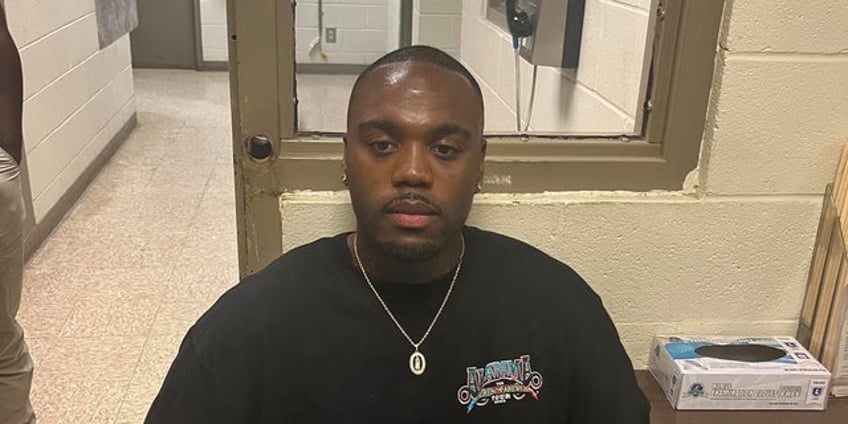 wanted georgia man arrested after applying for job at arkansas police department