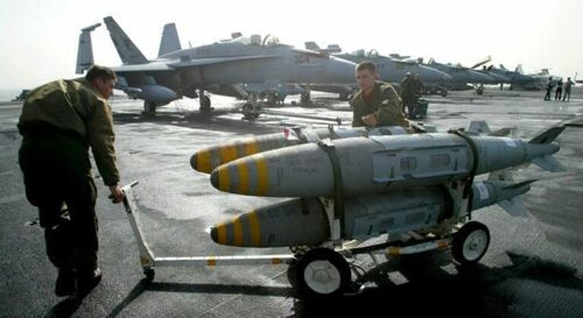 war industry silenced democrat opposition on iran strikes sen murphy