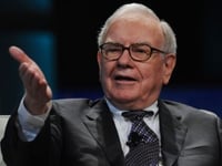 Warren Buffet talks economy, tariffs at Berkshire shareholder meeting