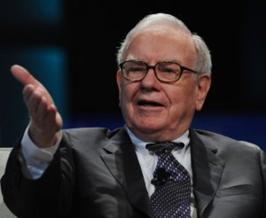 Warren Buffet talks economy, tariffs at Berkshire shareholder meeting