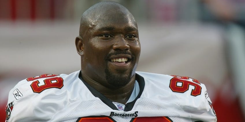 warren sapp allegedly causes major drama on flight challenges passenger to face to face in gainesville