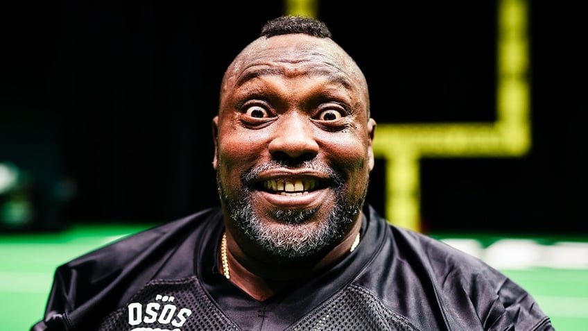 Warren Sapp smiles