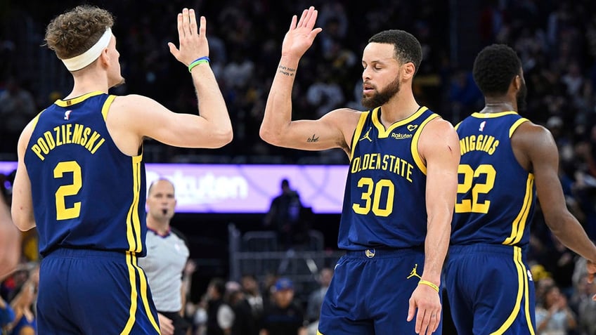 Stephen Curry celebrates