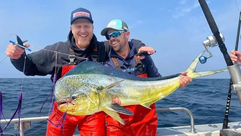 washington fisherman catches massive record breaking mahi mahi prayed for that