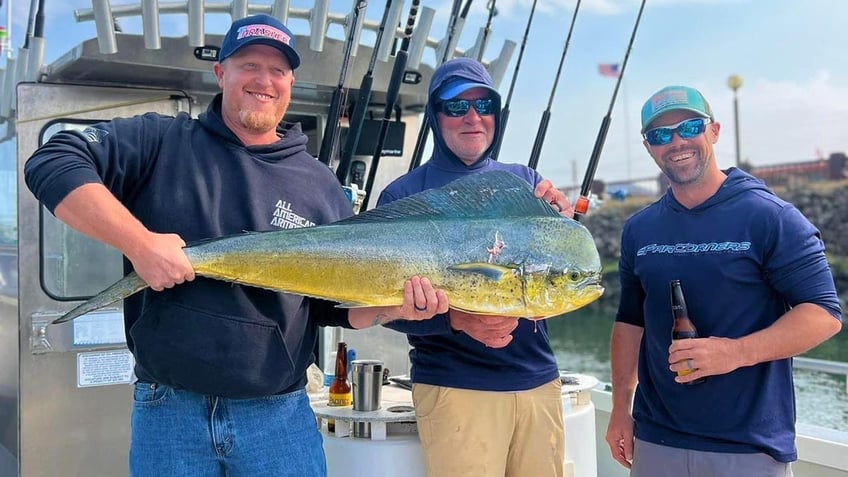 washington fisherman catches massive record breaking mahi mahi prayed for that