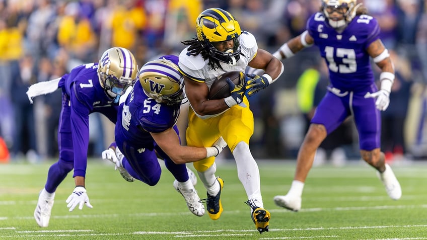 Drew Fowler tackles Donovan Edwards