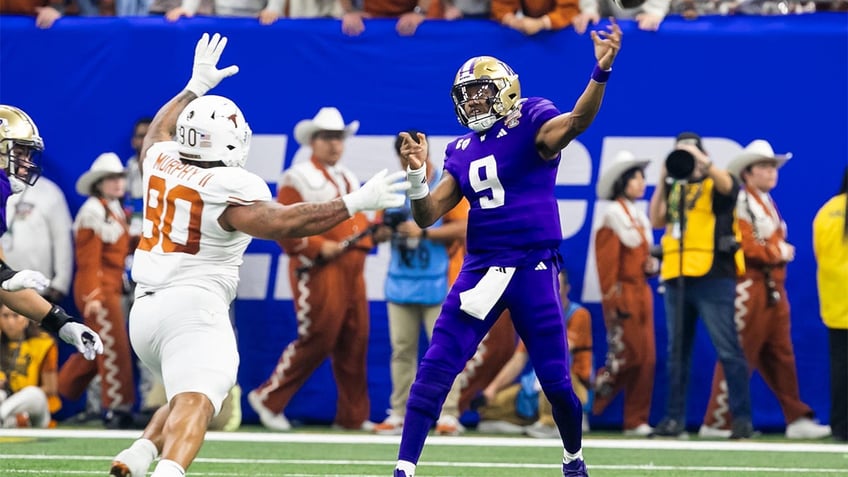 Michael Penix Jr. passes against Texas