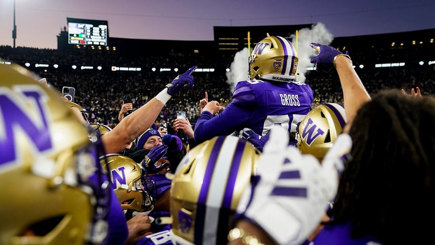 washington surprises kicker with scholarship after game winning field goal