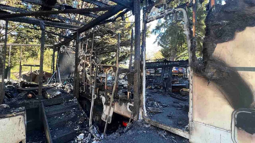 washington teen dies in fire after getting trapped in fully engulfed mobile home family escapes flames