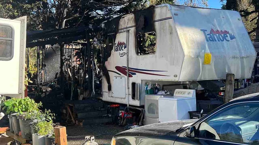 washington teen dies in fire after getting trapped in fully engulfed mobile home family escapes flames