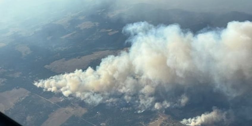 washington wildfires kill 2 destroy hundreds of buildings