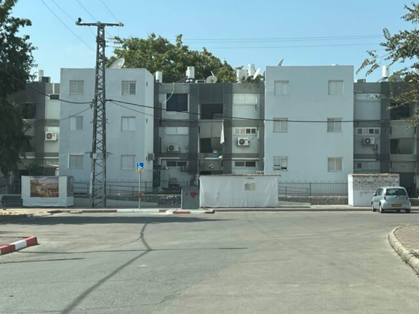 watch airstrikes seen from empty town of sderot israel ruins of police station firefight