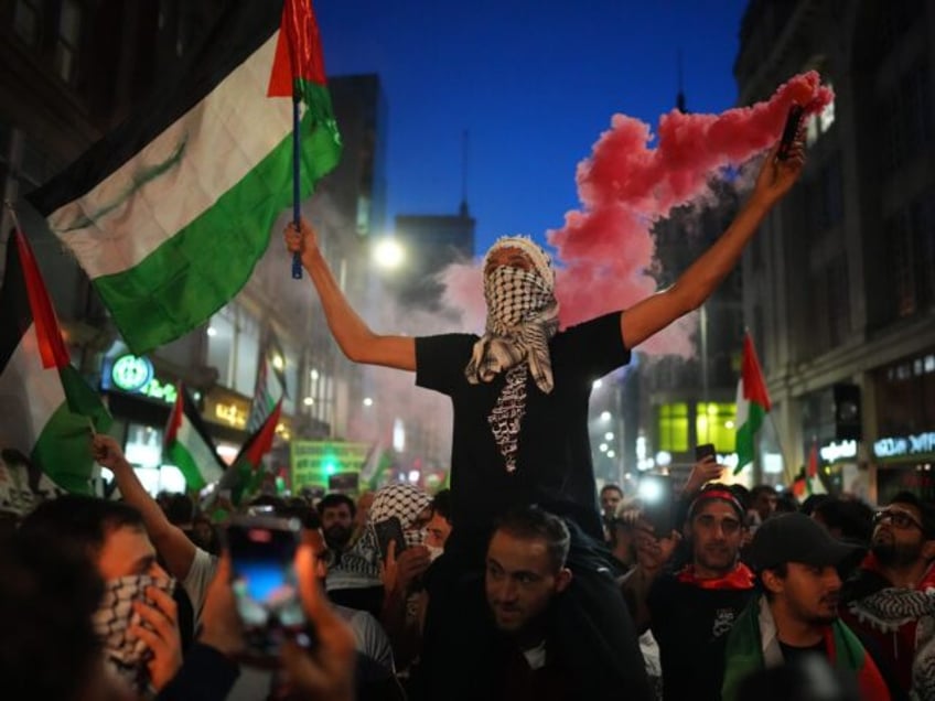 watch allah hu akbar pro palestine protesters rally outside israeli embassy in london clash with police