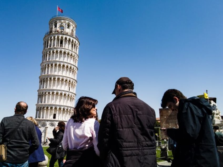 watch anti israel activists hang massive palestine flag from italys leaning tower of pisa
