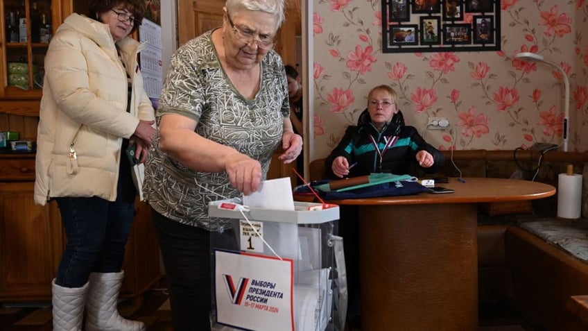 watch anti putin activists vandalize set fire at voting stations in protest against election