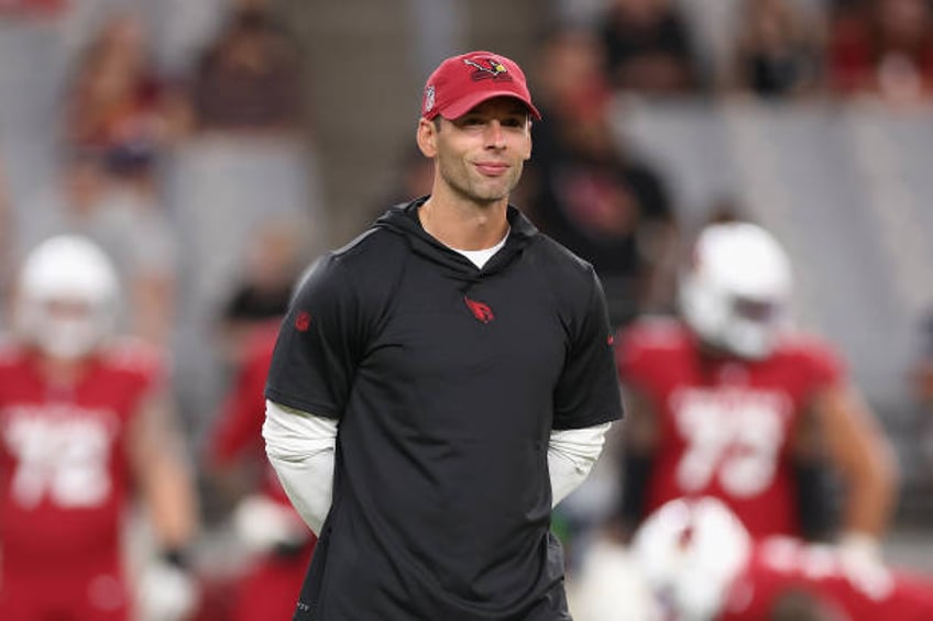 watch arizona cardinals coach jonathan gannon delivers awkward uninspiring motivational speech